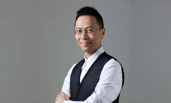 在战时后方物资匮乏的岁月里，音乐成为他们抵抗黑暗的光明火炬。